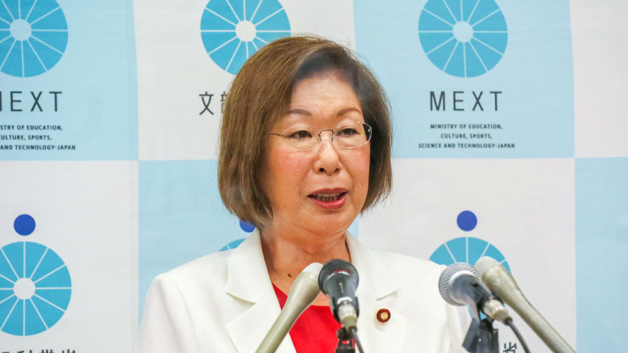 正規教員の割合「高い数字を維持してほしい」 永岡文科相会見