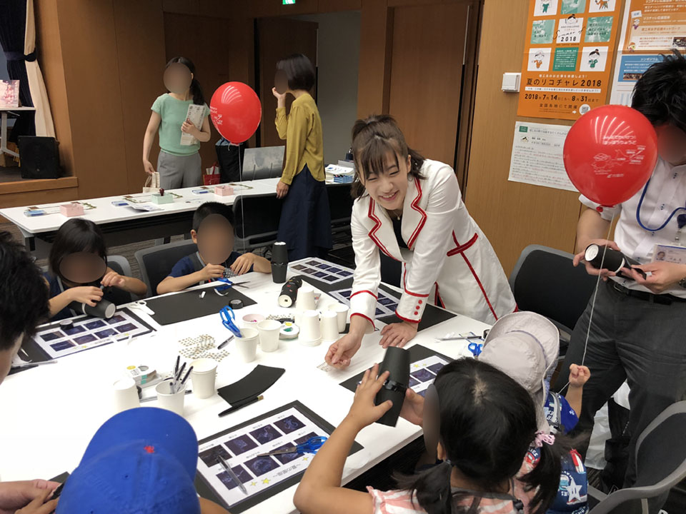 子どもたちに理科の楽しさを伝える五十嵐さん