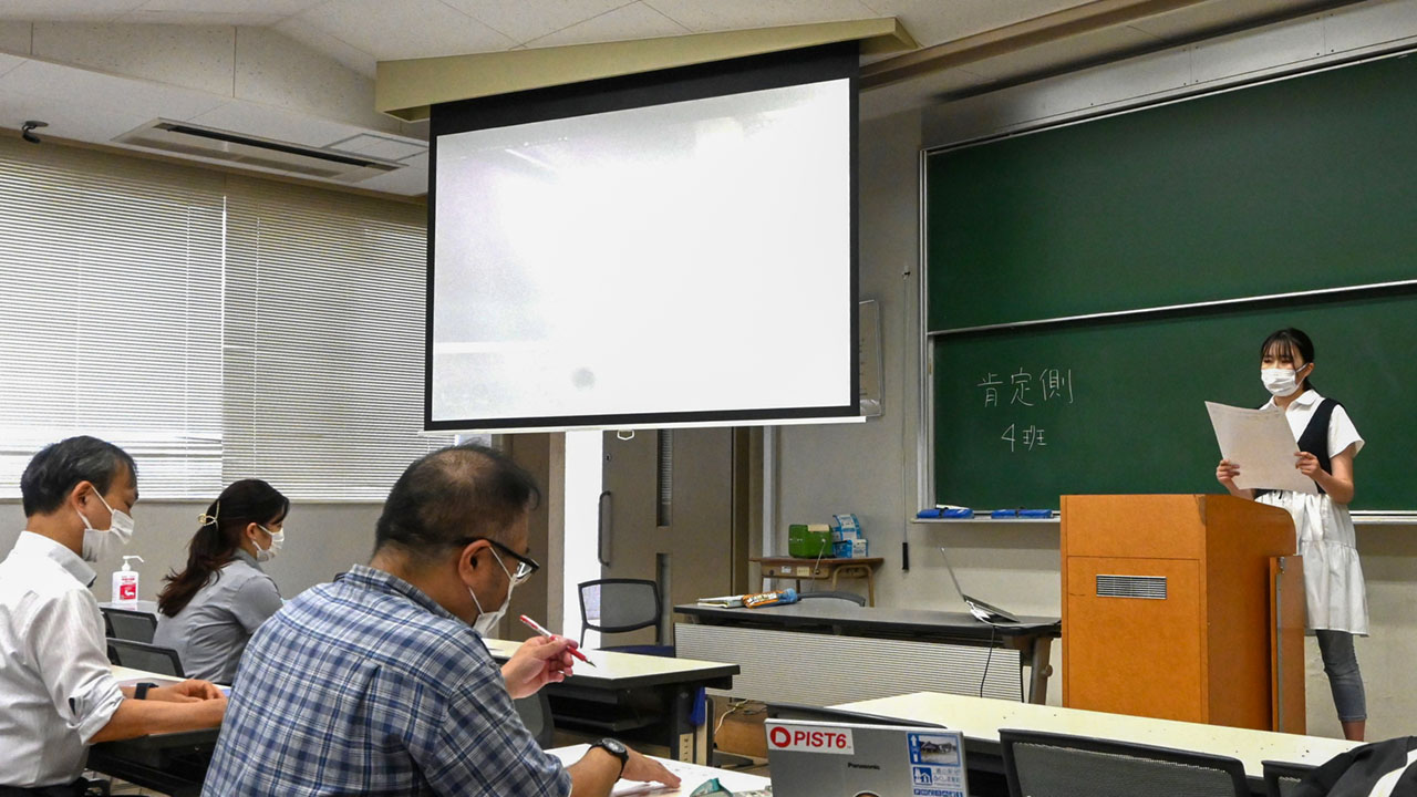 実践して重要性を理解 教員志望の学生がディベート試合