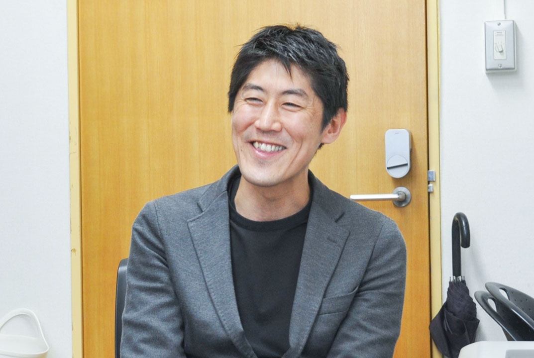「オンラインによって、多くの人が個々の違いに寛容になった」と語る