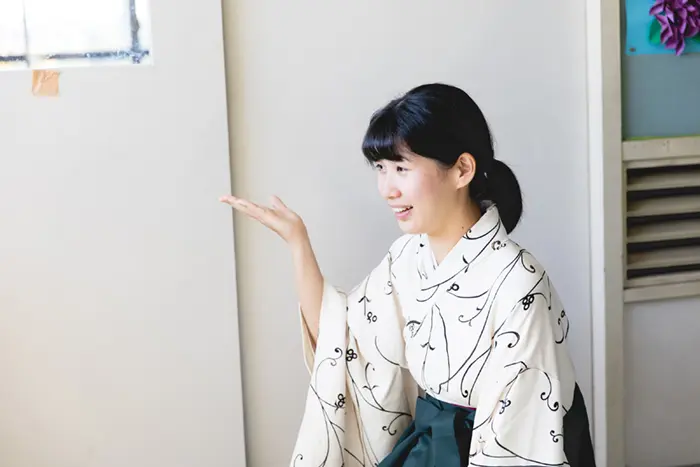 「どんなことも笑いに変える力を育みたい」と話すじゅげむさん＝撮影:市川五月