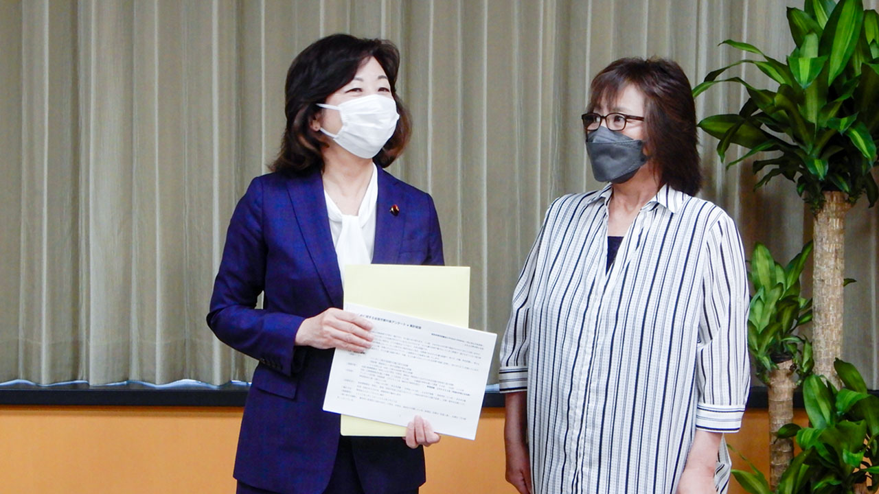 野田担当相、いじめ対策でNPOと意見交換 「課題は人材育成」