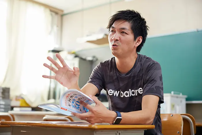 書籍では効率化のハードルを低くしようと心掛けたと話す＝撮影：奥野敬太