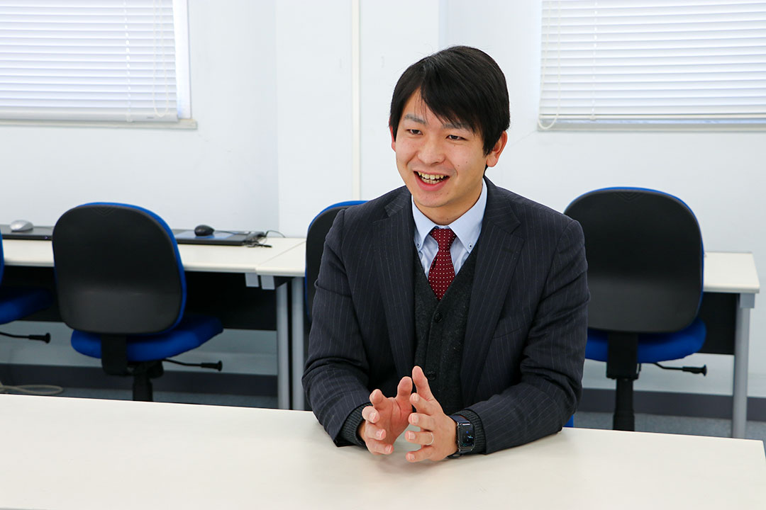 初任の公立小から三重大学教育学部附属小に来た前田教諭（本人提供）