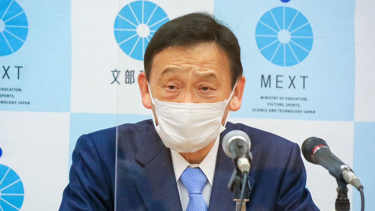 レジリエントな学校 文科相「不利な状況で現場が頑張った」