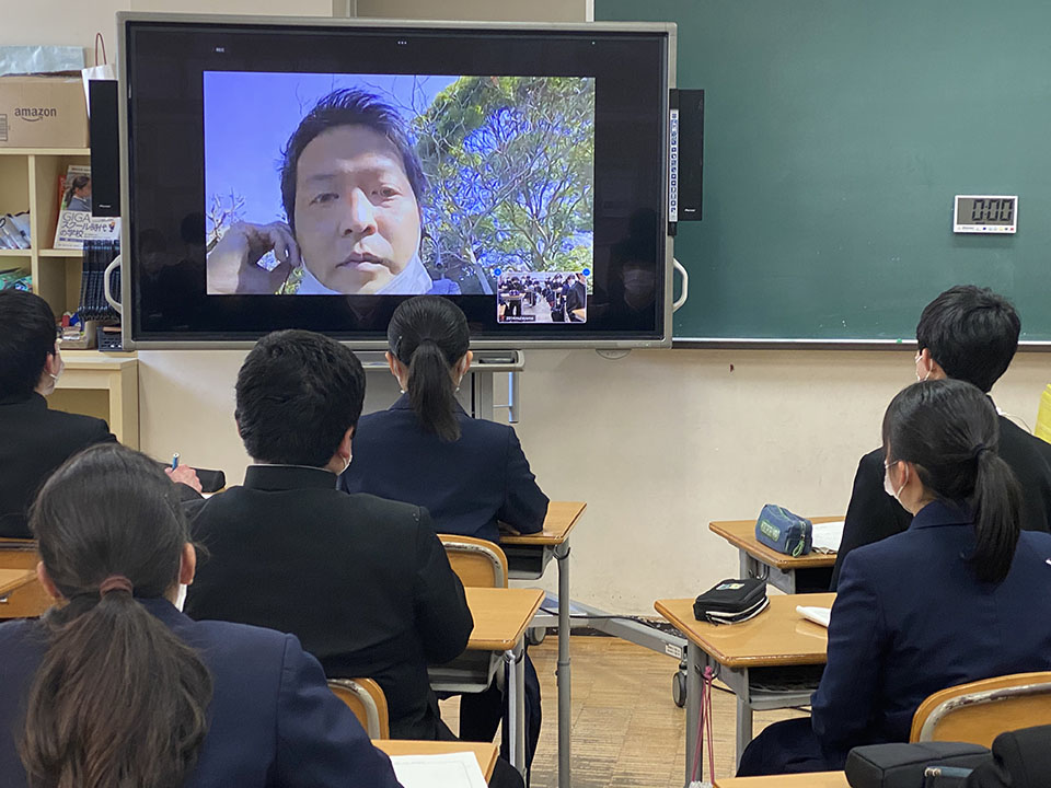 沖縄とつないだオンライン平和学習（上越教育大附属中提供）
