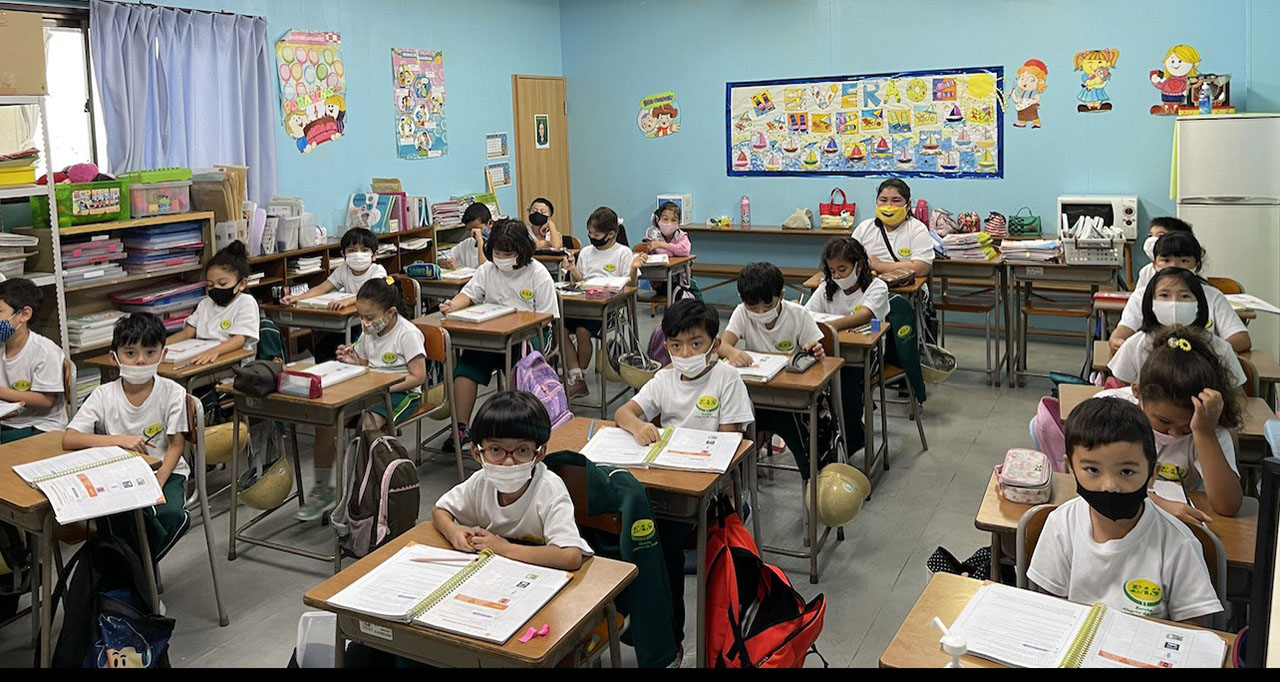 ブラジル人学校の授業の様子（イーエーエス提供）