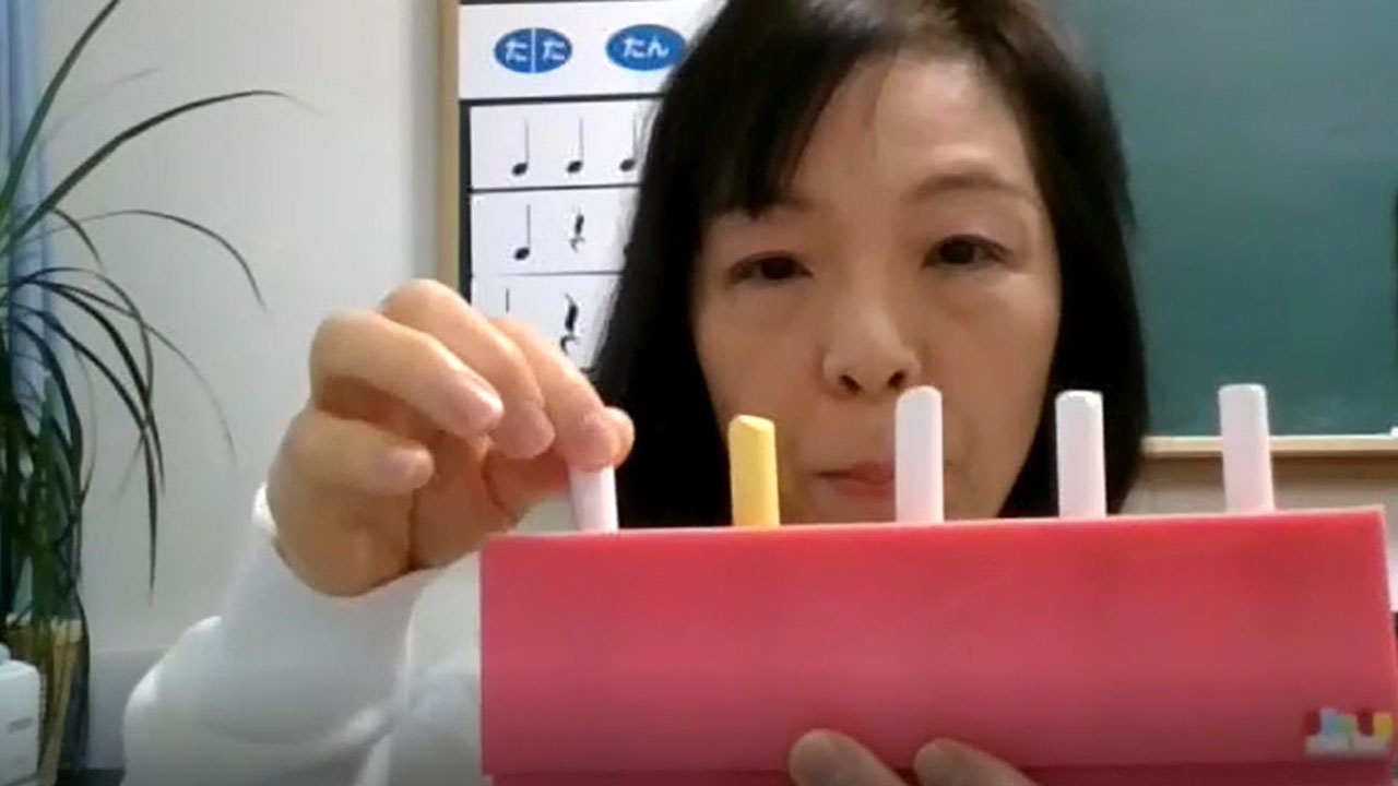 「チョークライナー」の特徴を説明する長岡さん（Zoomで取材）