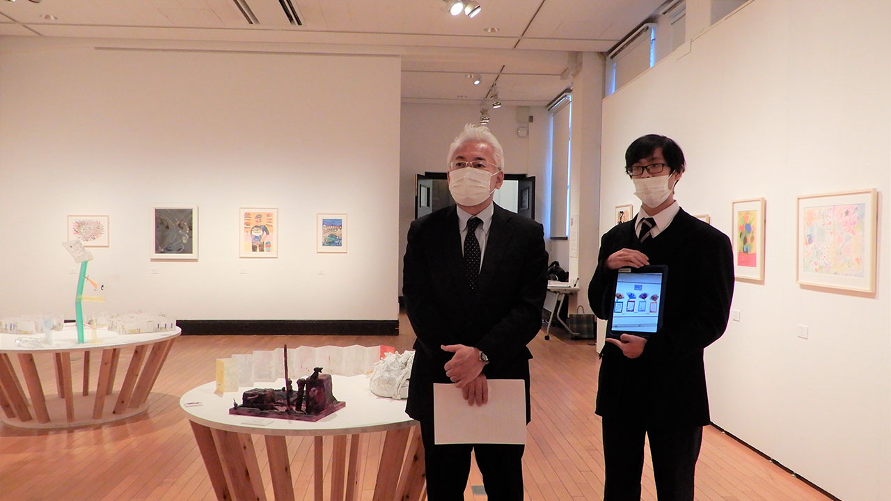 都立王子特別支援学校の取り組みについて語る久保井校長（左）と西田さん