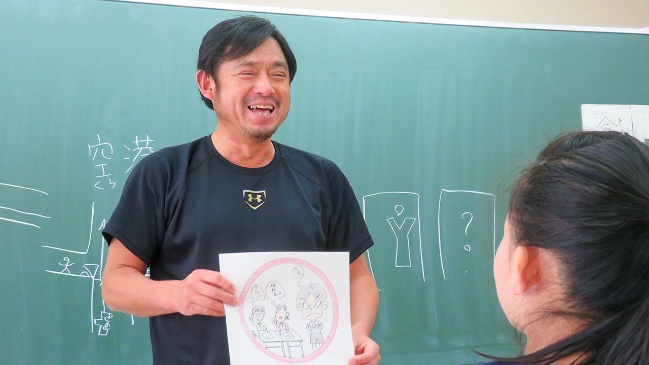 長年、日本語指導や国際理解教育に取り組んできた菊池教諭（2019年2月撮影）