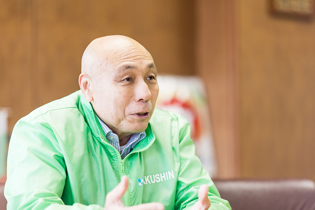 さまざまな工夫を凝らしながら、100人以上の教職員とコミュニケーションを取る磯村校長