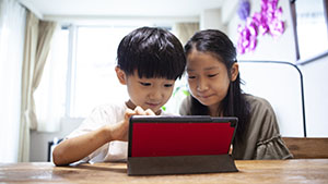 コロナ禍のネットと心のケア 都教委とグリーが共同研究
