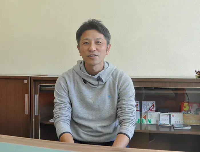 1年目は教員が放課後に毎日話し合っていたと語る＝撮影:大川原通之