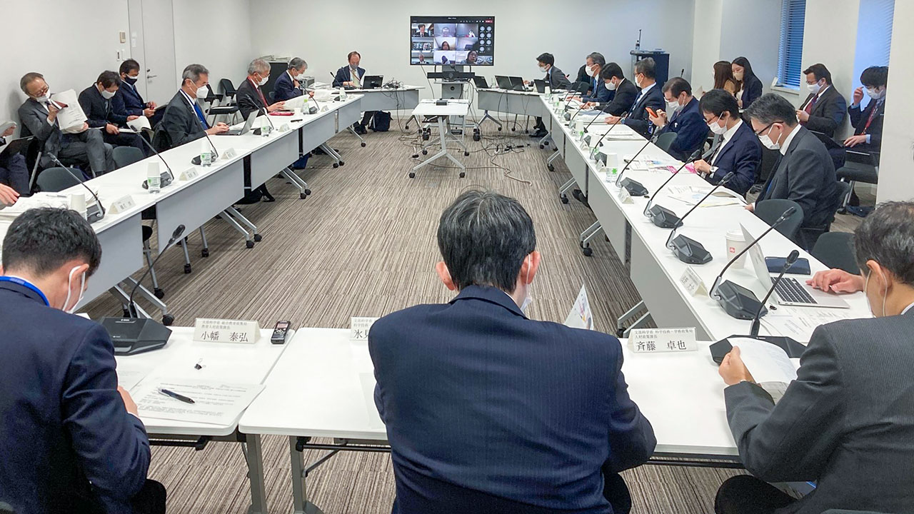 「紙ベースの一斉授業スタイルは限界」 教育・人材育成WGが骨子案