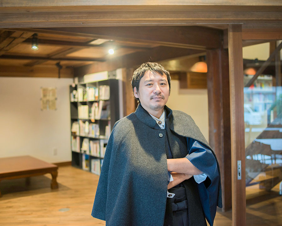 生徒の主体性とともに、教員の主体性も尊重しながら学校運営を担う大辻校長（本人提供）