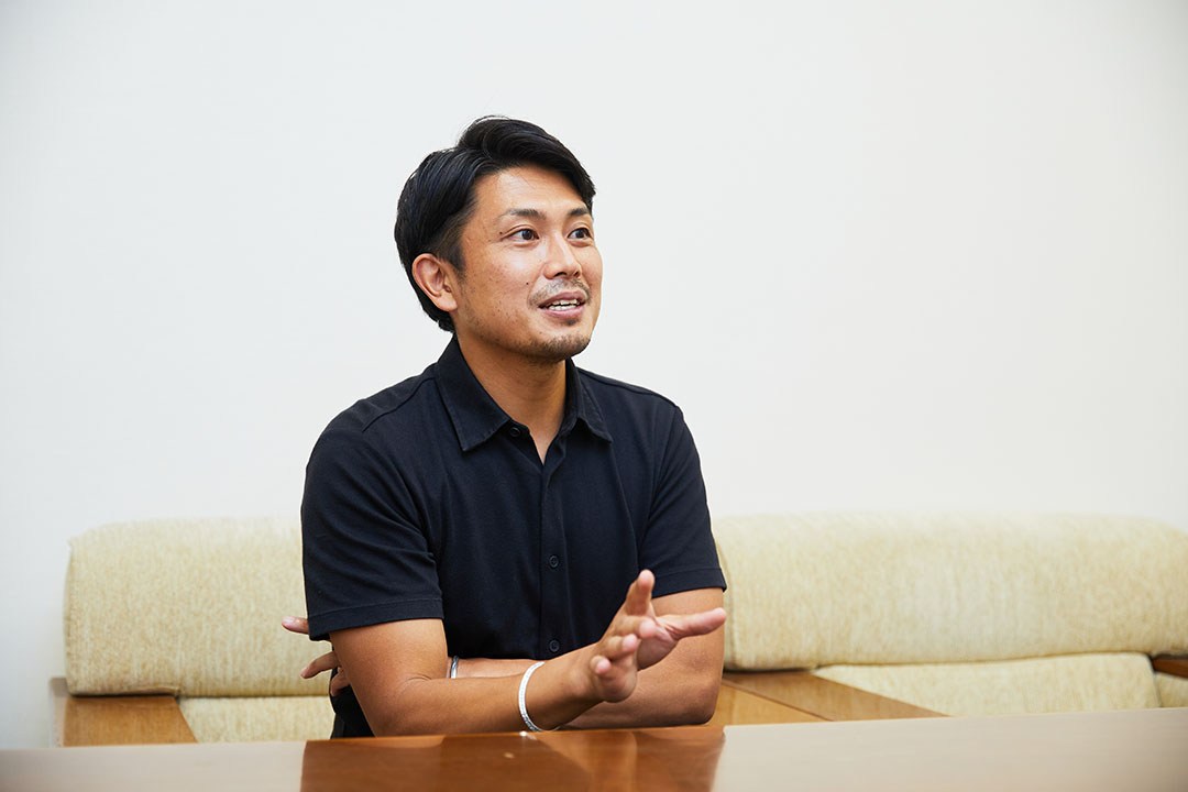 「自分たちの時間を使うという判断をしたときに、それが初めて探究になる」と池谷教諭
