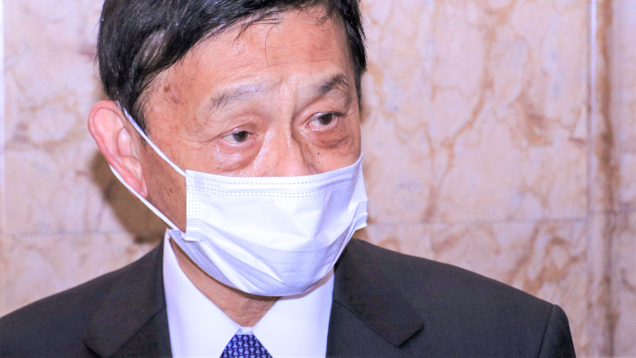 GIGA端末のチャット機能「教師が確認できる設定を」 文科相