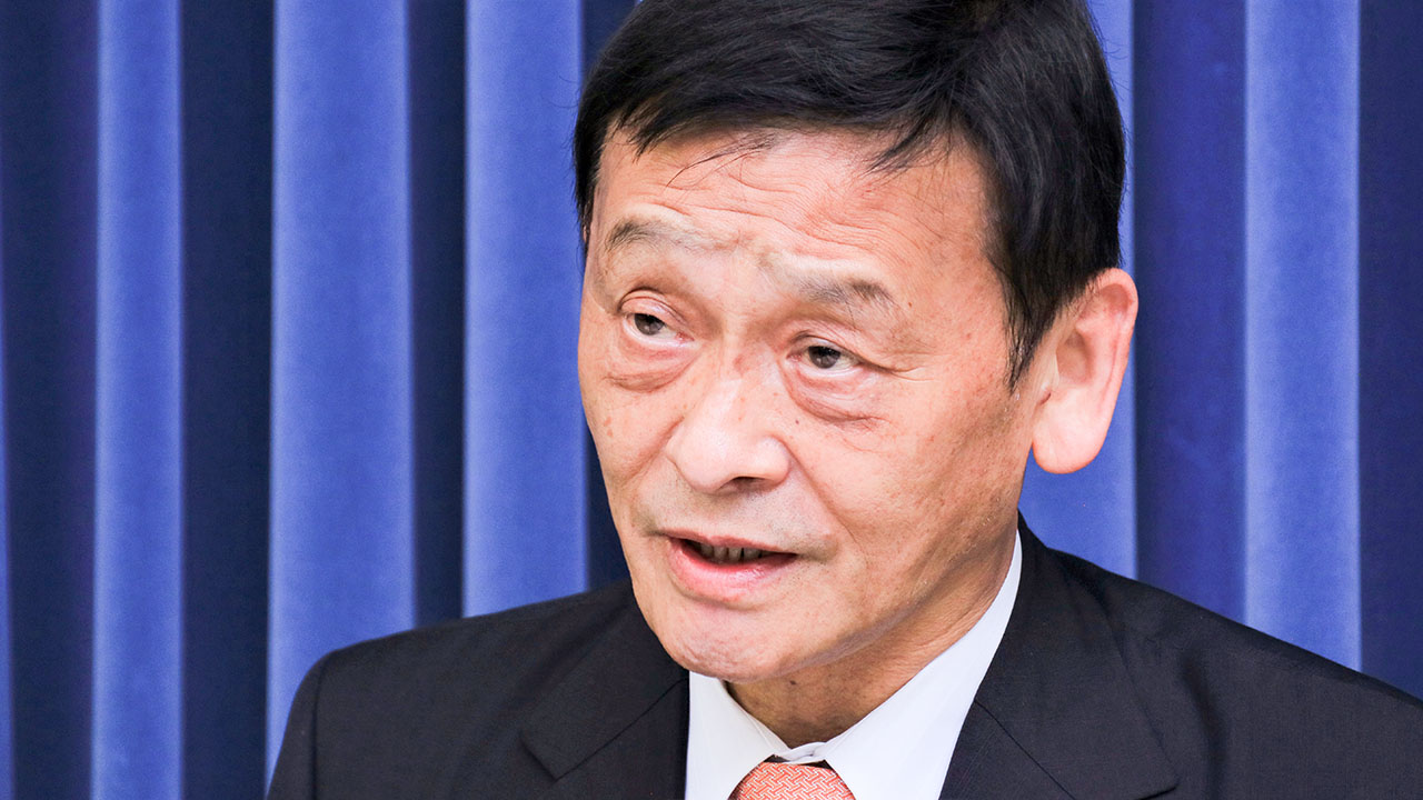 末松文科相インタビュー 30人学級「目指すべき」と意欲