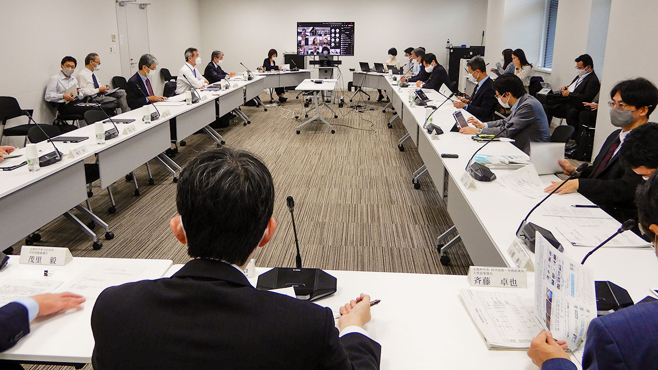 探究学習支える人材確保、社会人登用の道筋探る 3府省ＷＧ