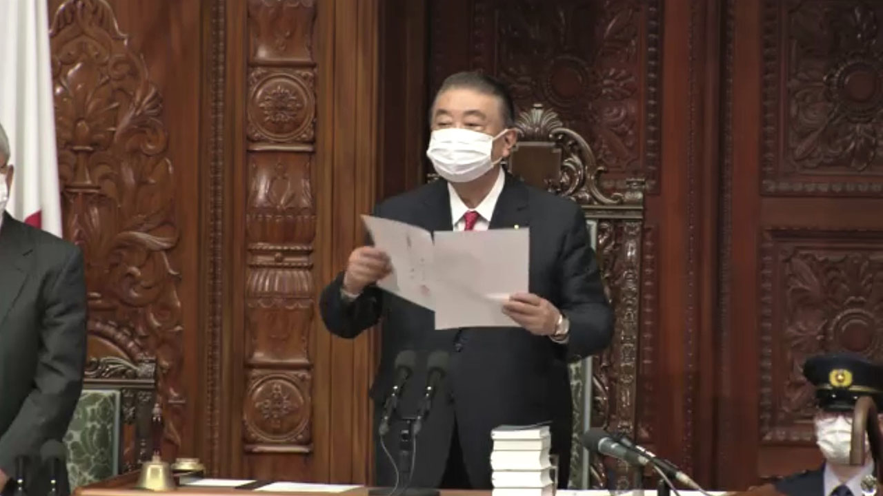 解散詔書を読み上げる大島理森・衆院議長（衆議院インターネット中継より）