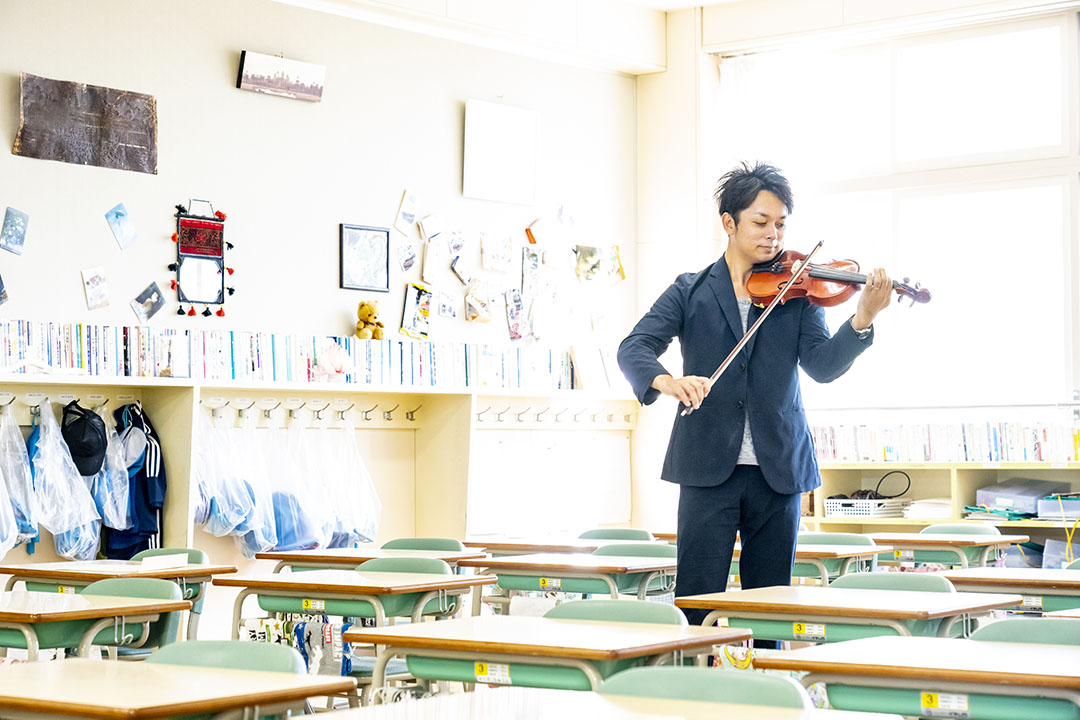 各地でバイオリンの演奏活動も行っている