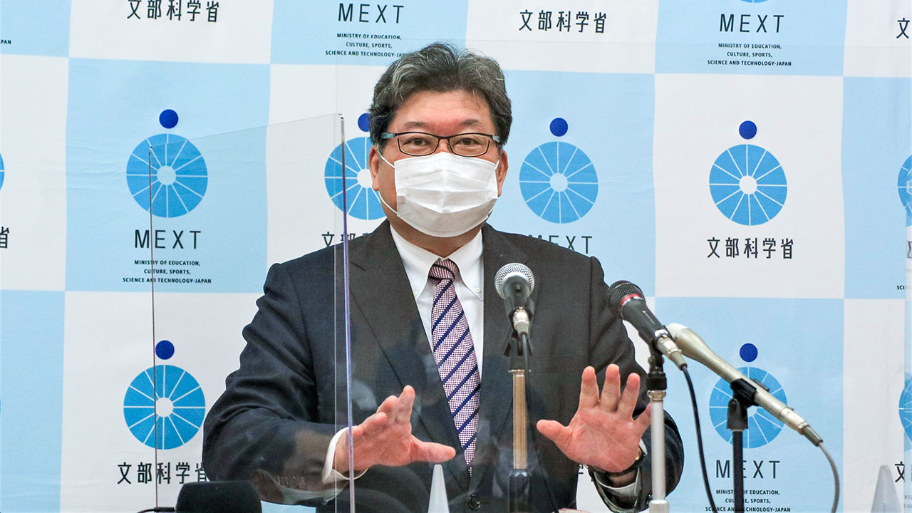 教育予算「引いてはならない政策は引くな」 文科相会見