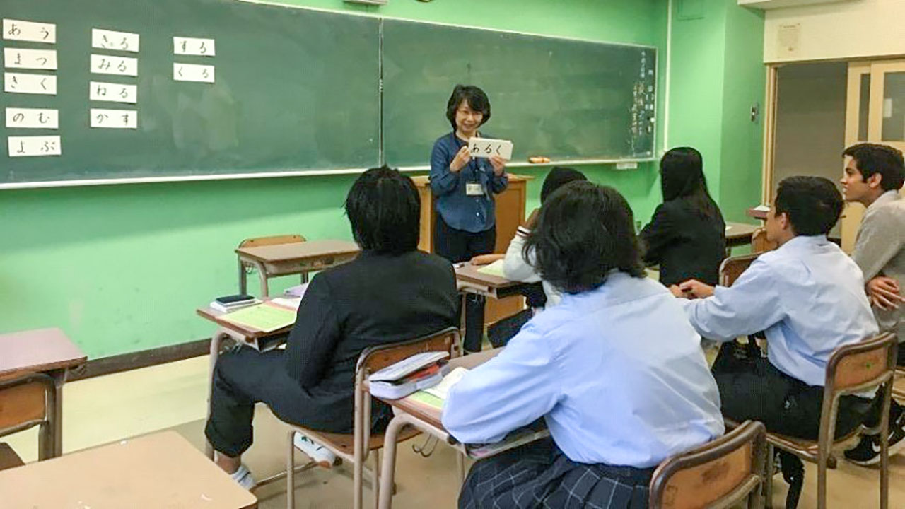 座間総合高校で行われている日本語指導（同校提供）