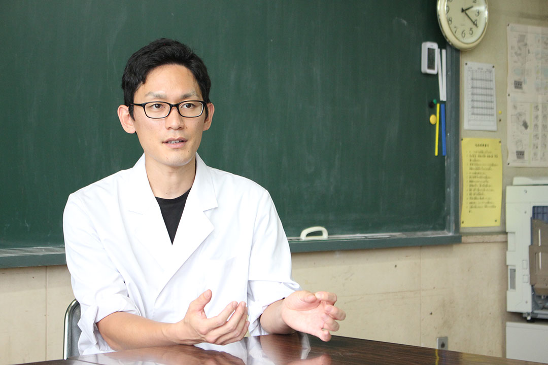 味覚だけでなく、教員との信頼関係や児童自身の体験も相まって「おいしさ」につながると話す吉村教諭