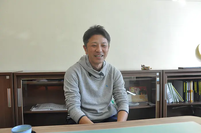卒業式もやるかやらないか生徒に聞くところから考えると話す＝撮影:大川原通之