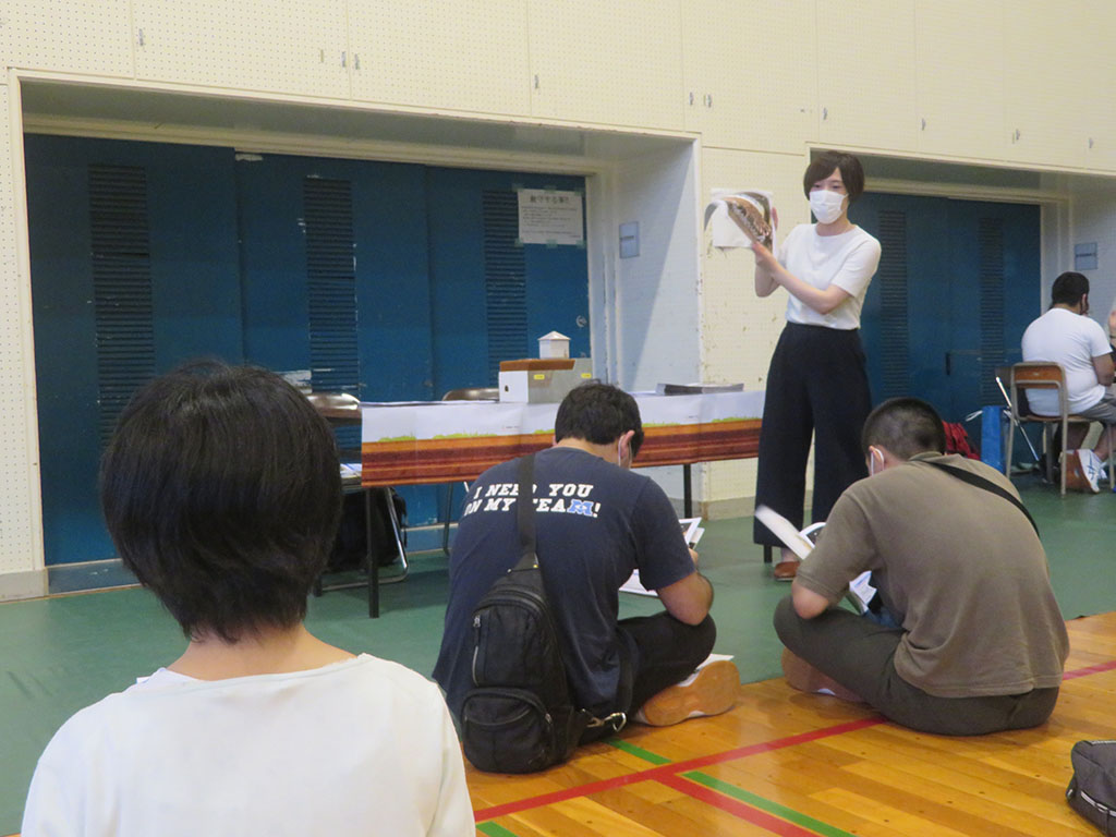 定時制高校が合同企業説明会 外国人生徒に在留資格を解説