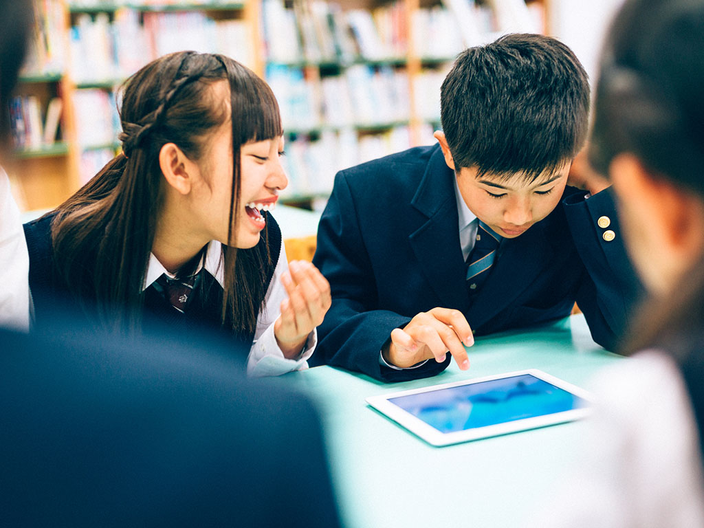 改革で揺らぐ教職の専門性 日本教師教育学会が緊急シンポ