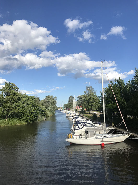 スウェーデンではボートで夏を楽しむ人も多い