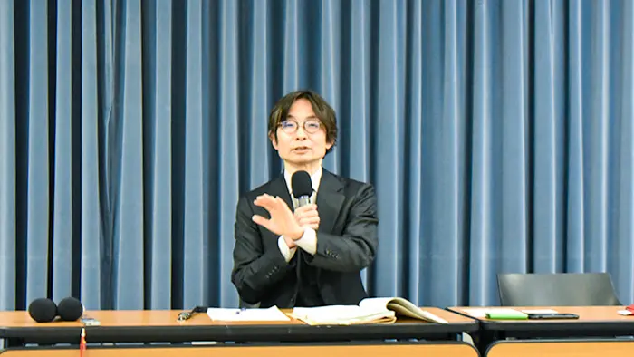 記者会見して調査結果を発表する東京学芸大の大森教授＝撮影：大久保昂