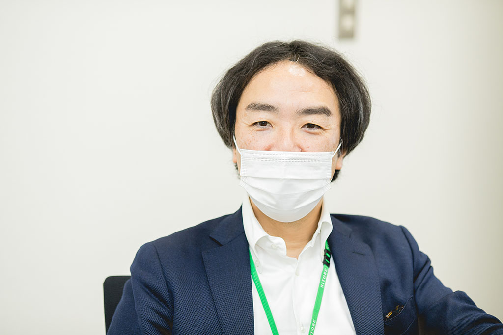 副業を許可するデメリットを認めつつも、メリットのほうが圧倒的に大きいと話す