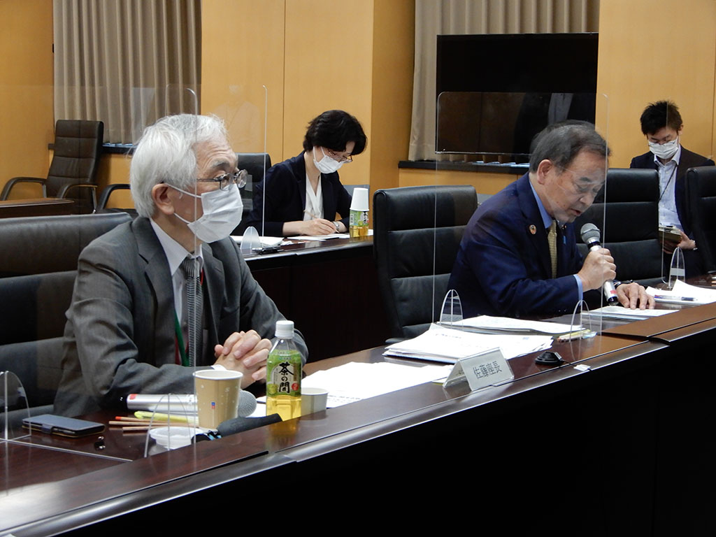内閣府の「少子化社会対策大綱の推進に関する検討会」であいさつする