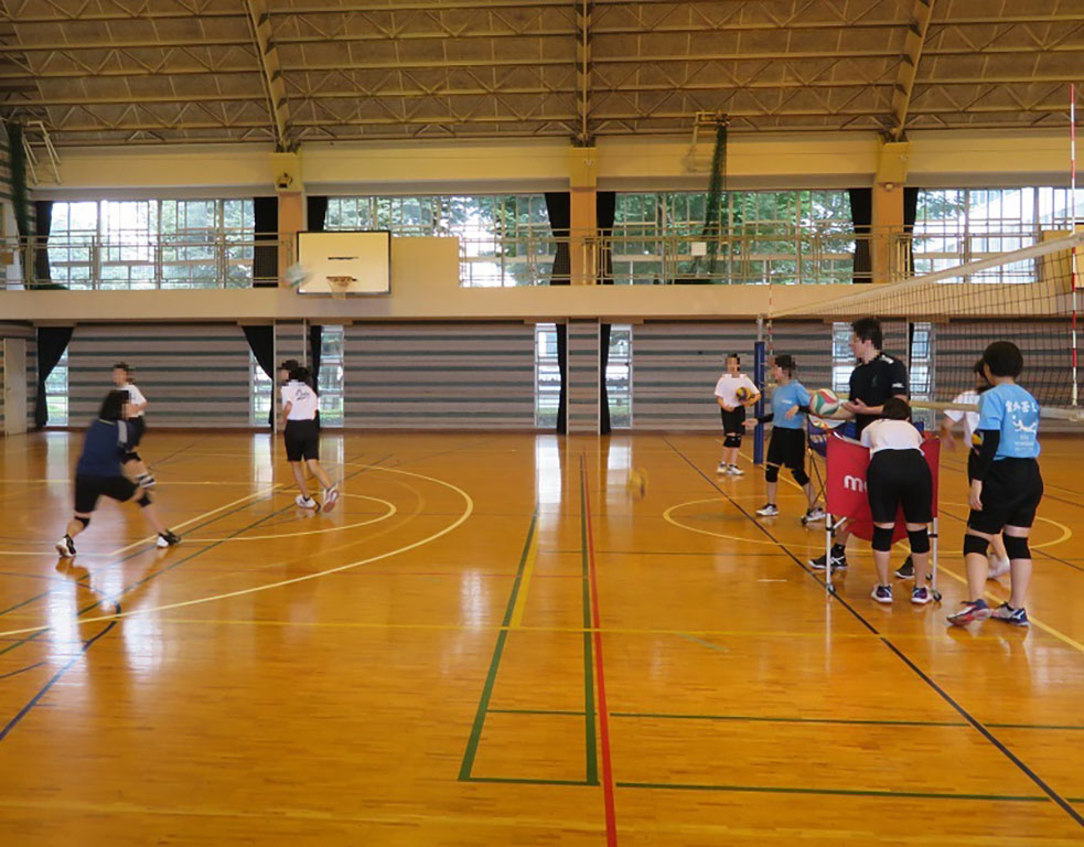 谷田部東中学校で外部委託されている部活動の様子（洞峰地区文化スポーツ推進協会提供）