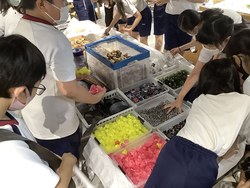 廃棄物で作品つくりSDGs学ぶ 新渡戸文化小でPBL