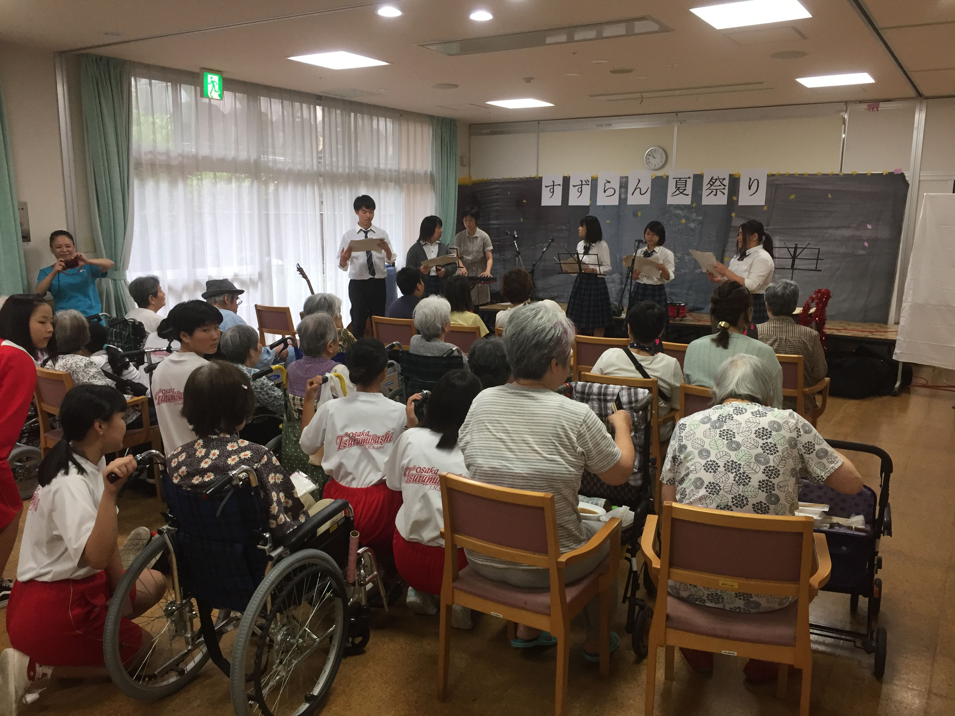 地域の人々との交流も盛んに実施する西成高校（山田校長提供）