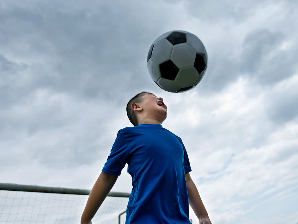 子供のヘディングの安全な練習 日本サッカー協会が指針