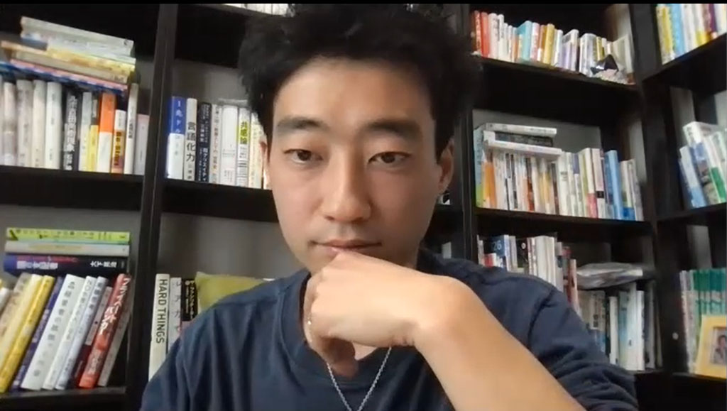 オンラインで取材に応じる今井理事長