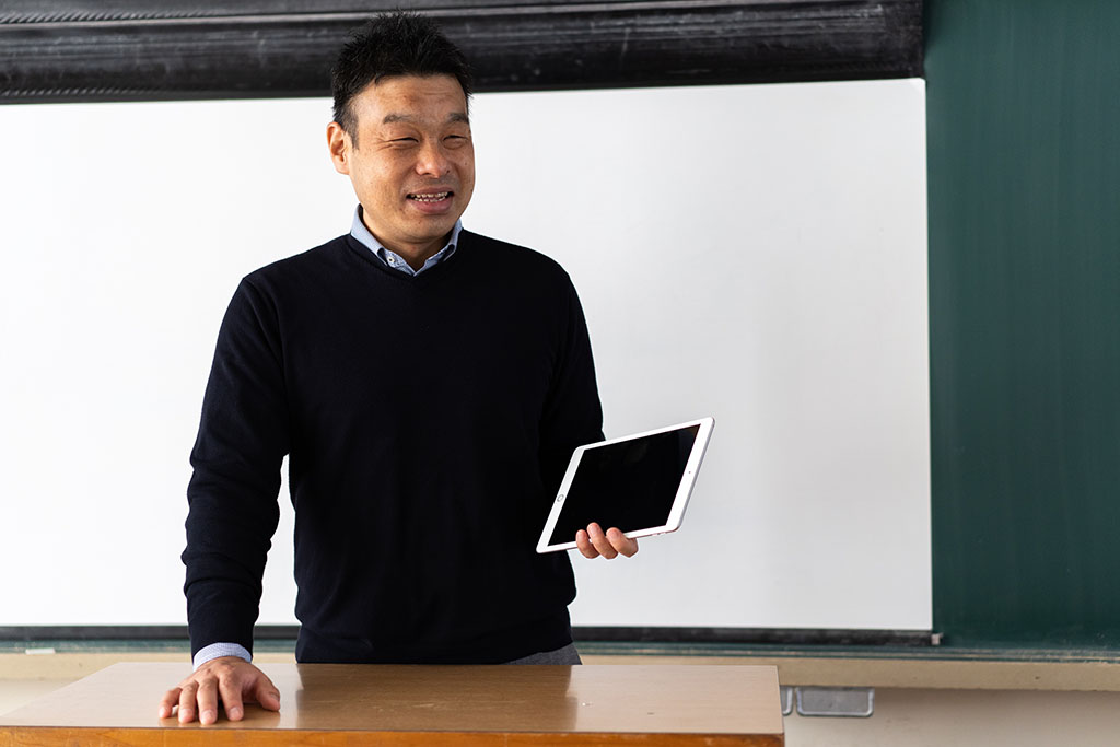 「ICTは生徒が自らアクションを起こすときに役立つ」と話す
