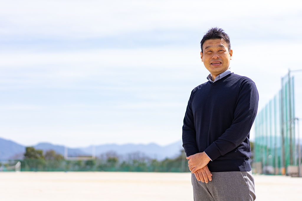 教員から知識を受け取るだけだと、学ぶ意欲は高まらないと考えたという吉本教諭
