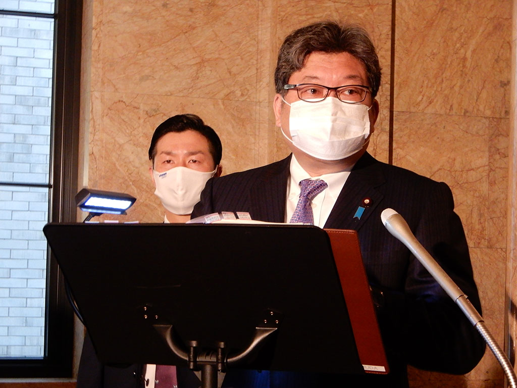 高校情報科教員「上手に配置換えを」 不足懸念に文科相