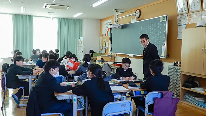 教科担任による5年生の国語の授業＝撮影：秦さわみ