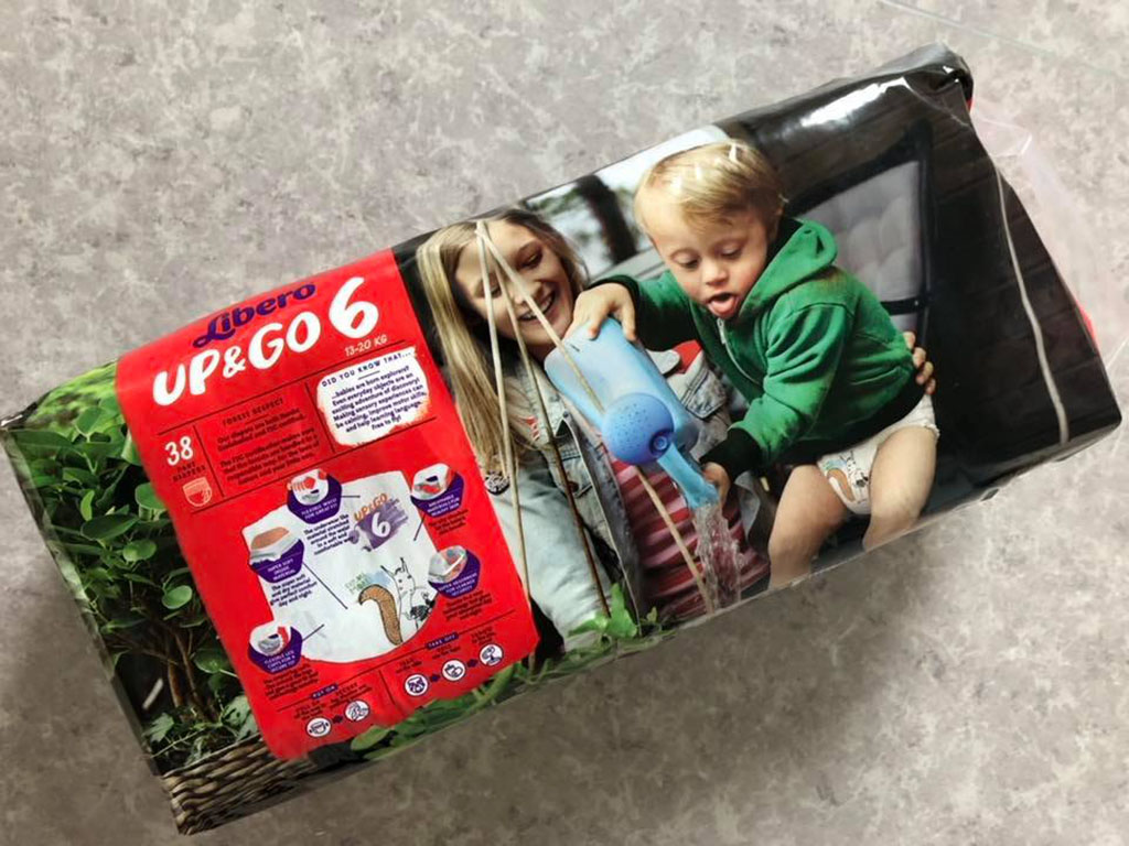 ダウン症のモデルを起用した赤ちゃん用オムツ