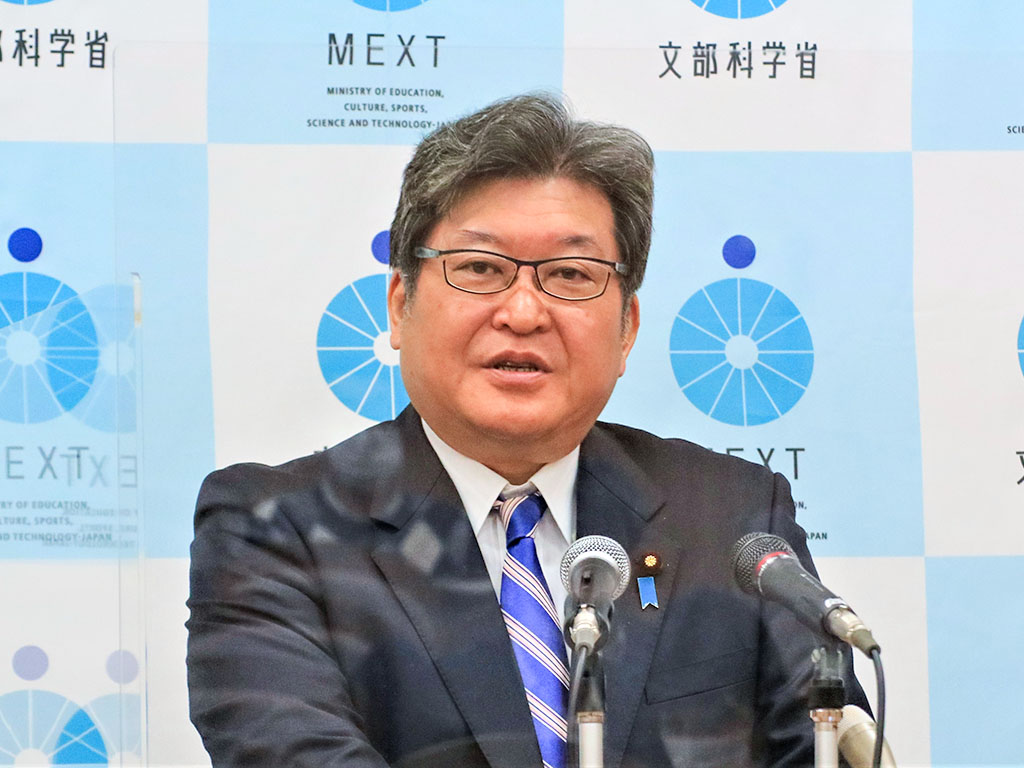 校則改正「先生や保護者に共鳴される活動で」 文科相