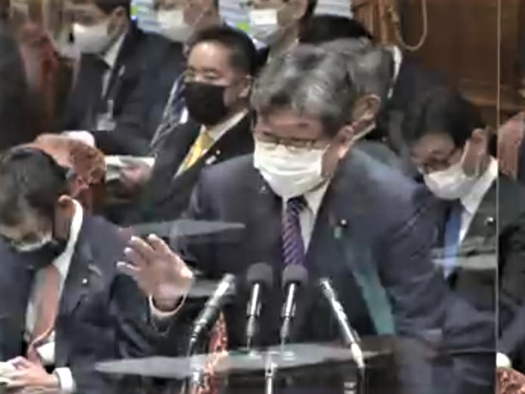 わいせつ教員対策「刑事告発は公務員の義務」 文科相答弁