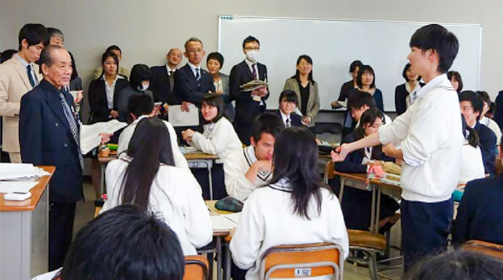 倉敷南高校で実践した美意識の授業（絹田教諭提供）