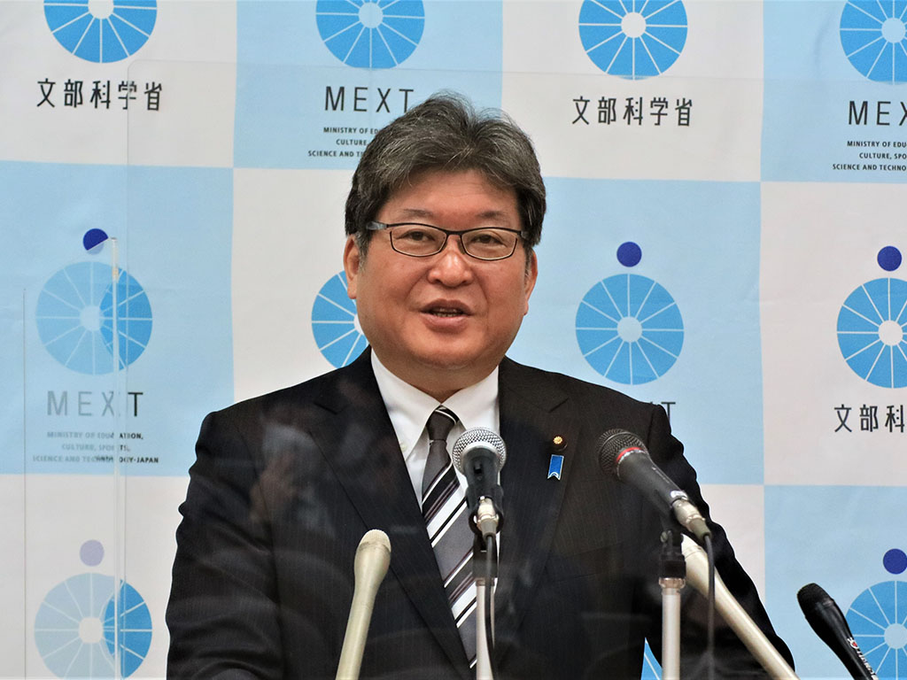 小学校「35人学級」の改正案を閣議決定 効果検証を明記