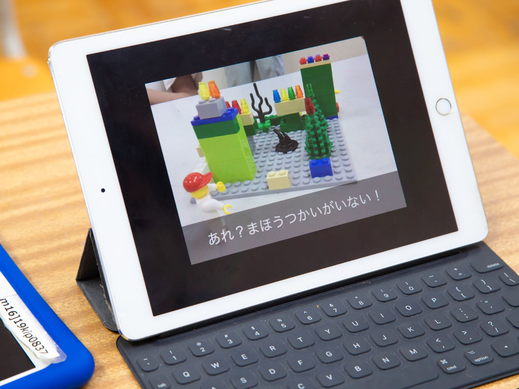 子供たちは試行錯誤しながら、レゴブロックでの物語づくりに挑戦した